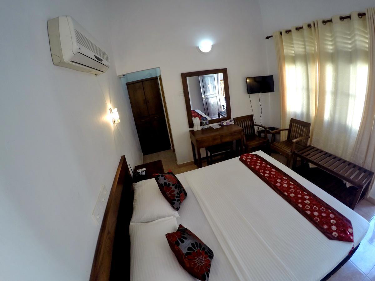 Ramon Beach Resort Амбаланґода Екстер'єр фото