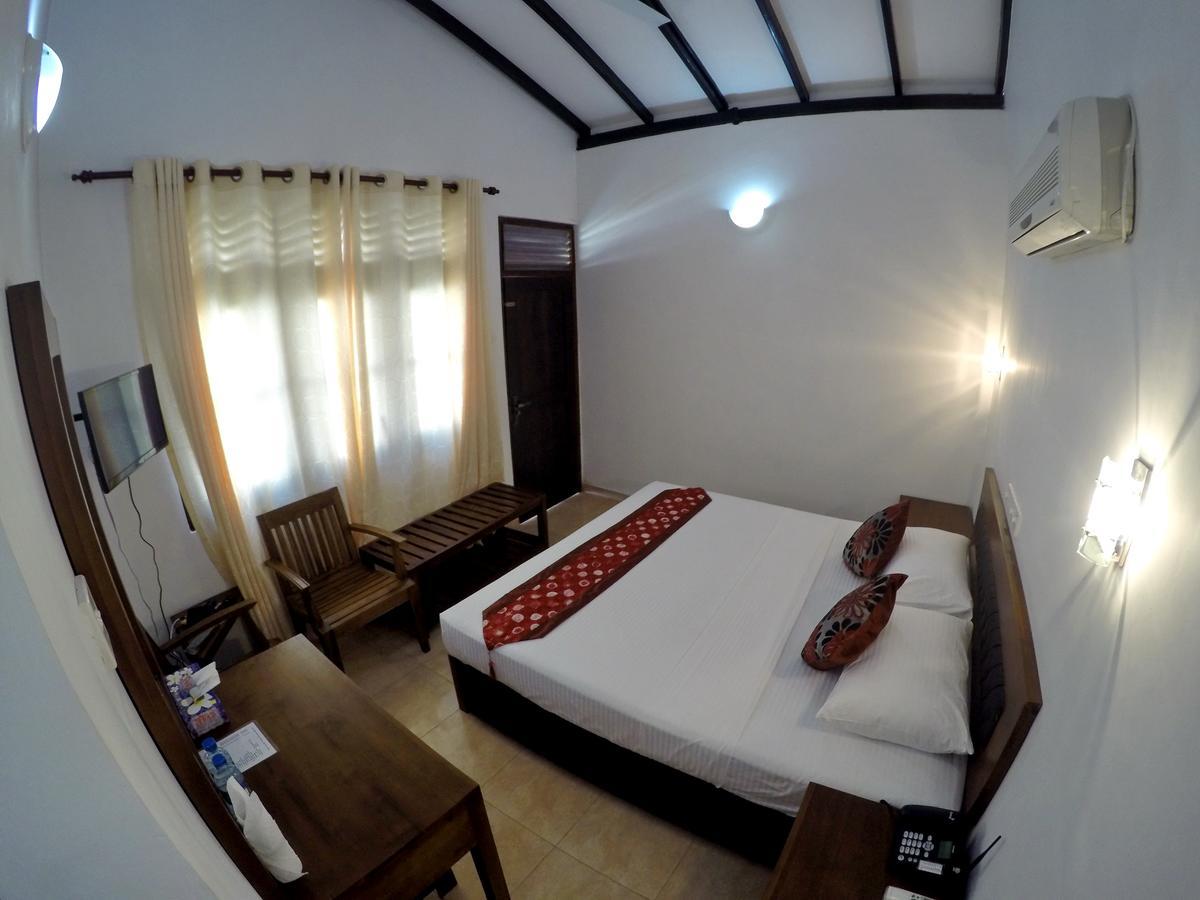 Ramon Beach Resort Амбаланґода Екстер'єр фото