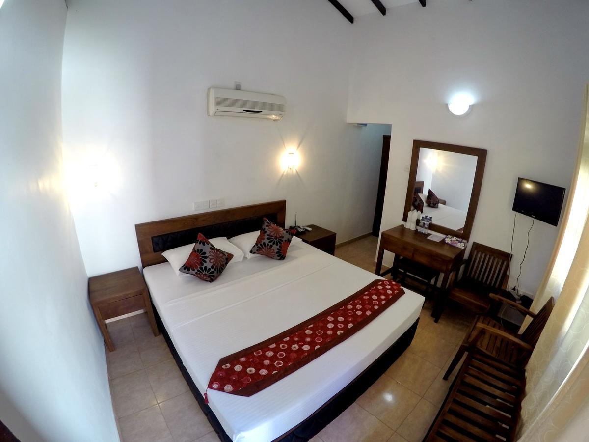 Ramon Beach Resort Амбаланґода Екстер'єр фото