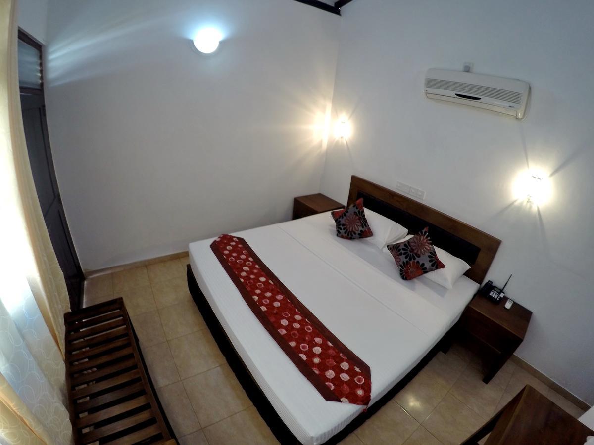 Ramon Beach Resort Амбаланґода Екстер'єр фото