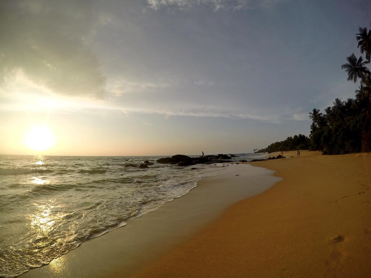 Ramon Beach Resort Амбаланґода Екстер'єр фото