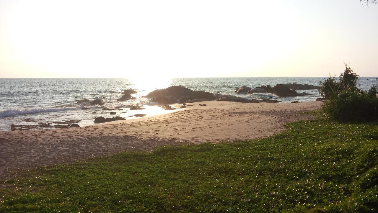 Ramon Beach Resort Амбаланґода Екстер'єр фото