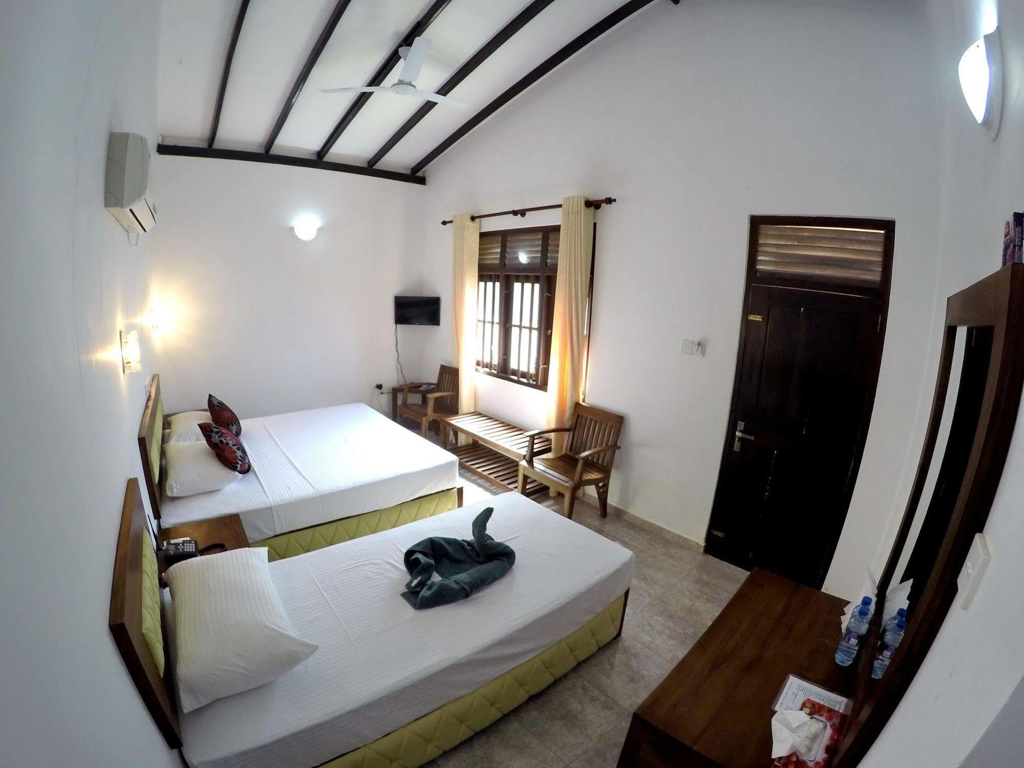 Ramon Beach Resort Амбаланґода Екстер'єр фото