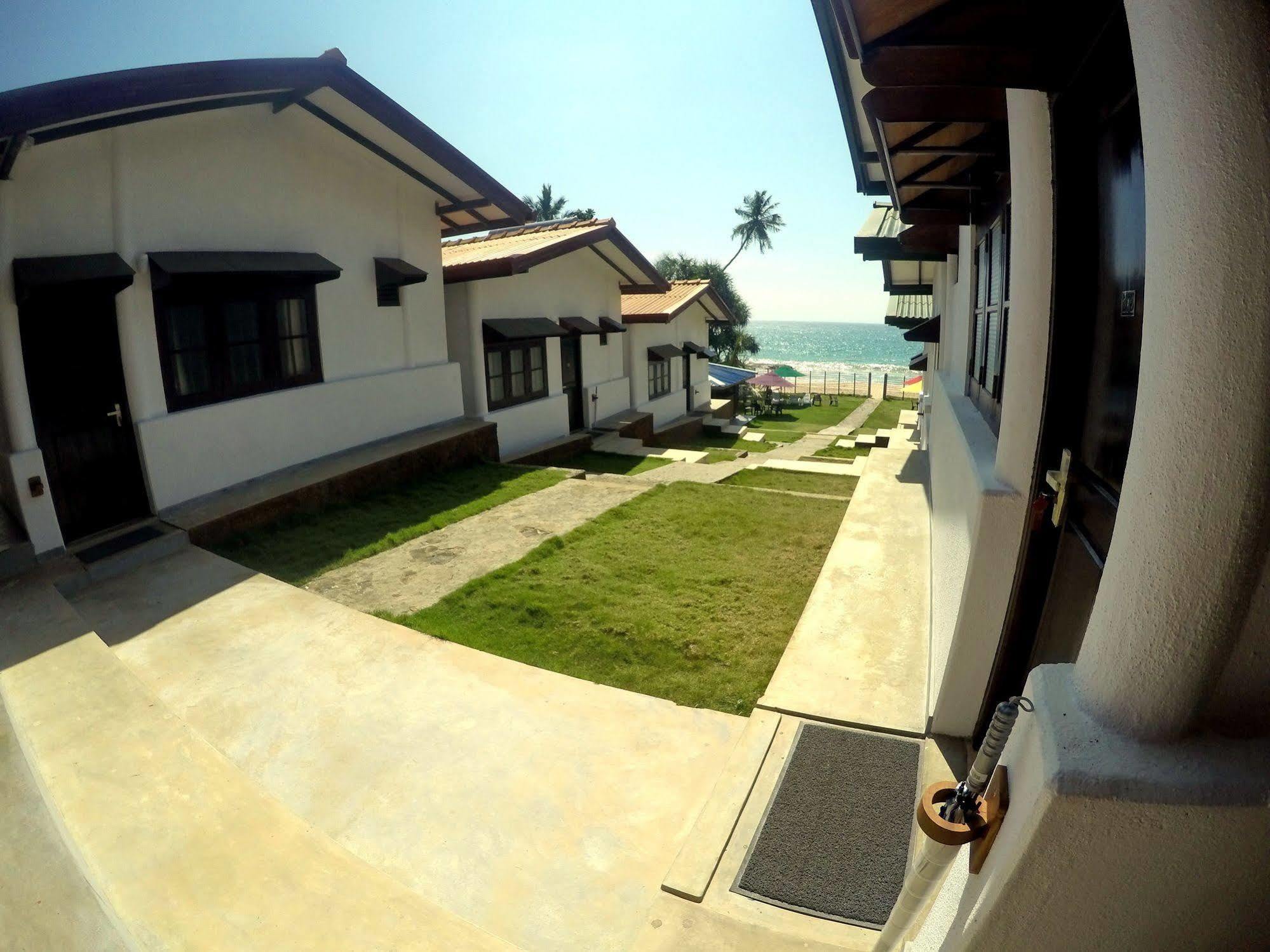 Ramon Beach Resort Амбаланґода Екстер'єр фото